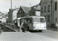 Oberleitungsbus der Linie O in Ober-Ramstadt an der Haltestelle Brückengasse